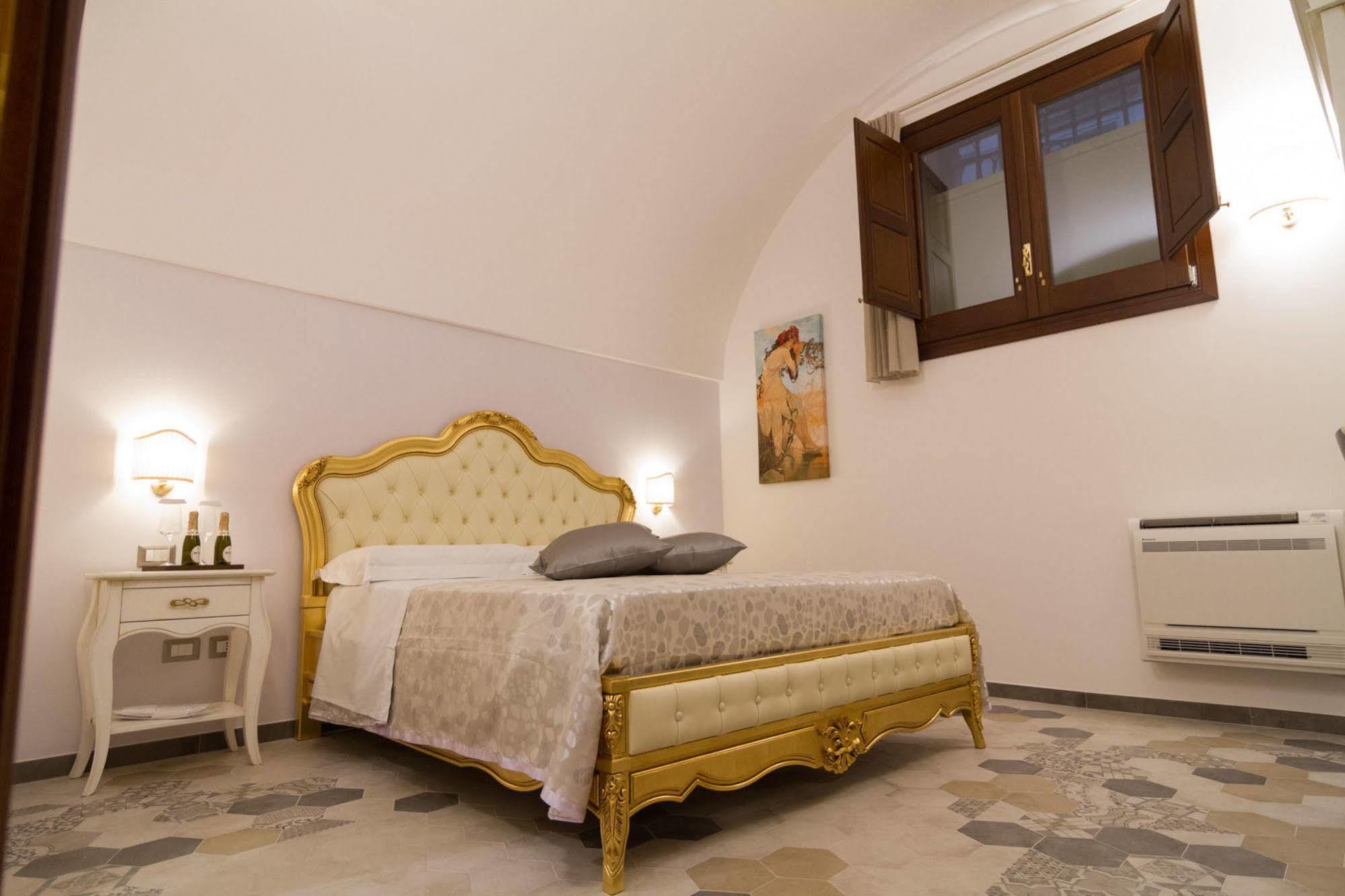 Palazzo Tasca 3*